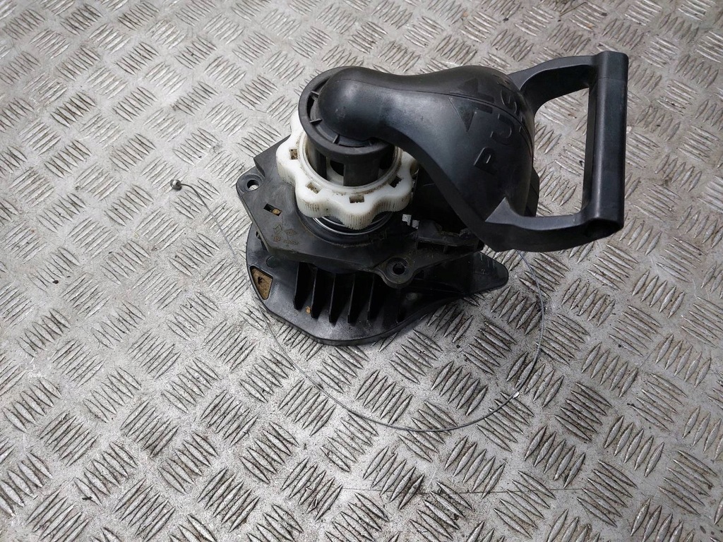 фото №1, Подъемник кронштейн колеса запасного renault clio iii 8200922466 8200269378e