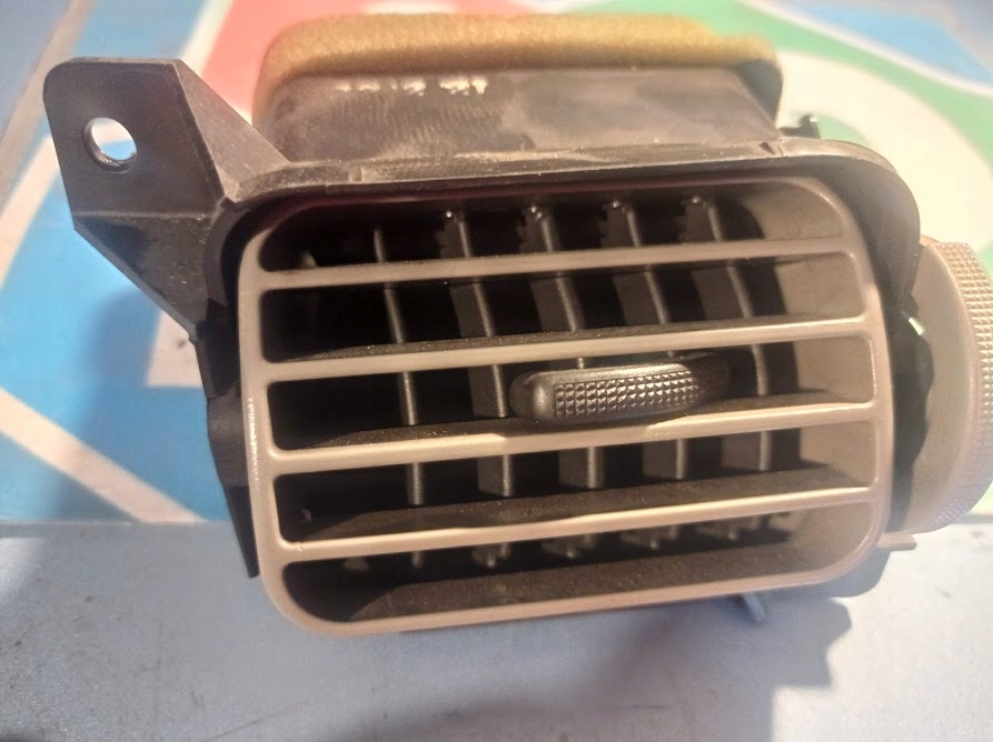 фото №6, Ліва права решітка обдув mazda premacy c100gm732