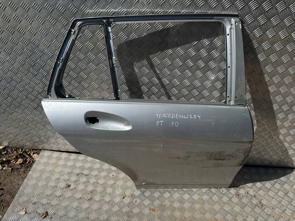 Купить Mercedes c-klasa w204 дверь правое  задний a2047320410