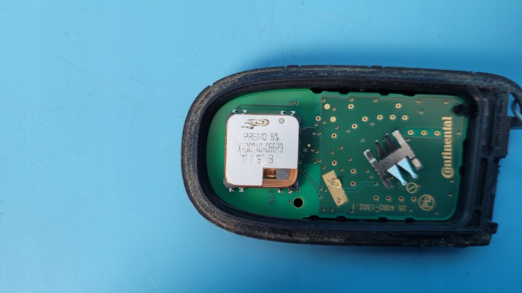 фото №11, Dodge challenger sxt 19r ключ pilot комплект 2szt 68394195aa