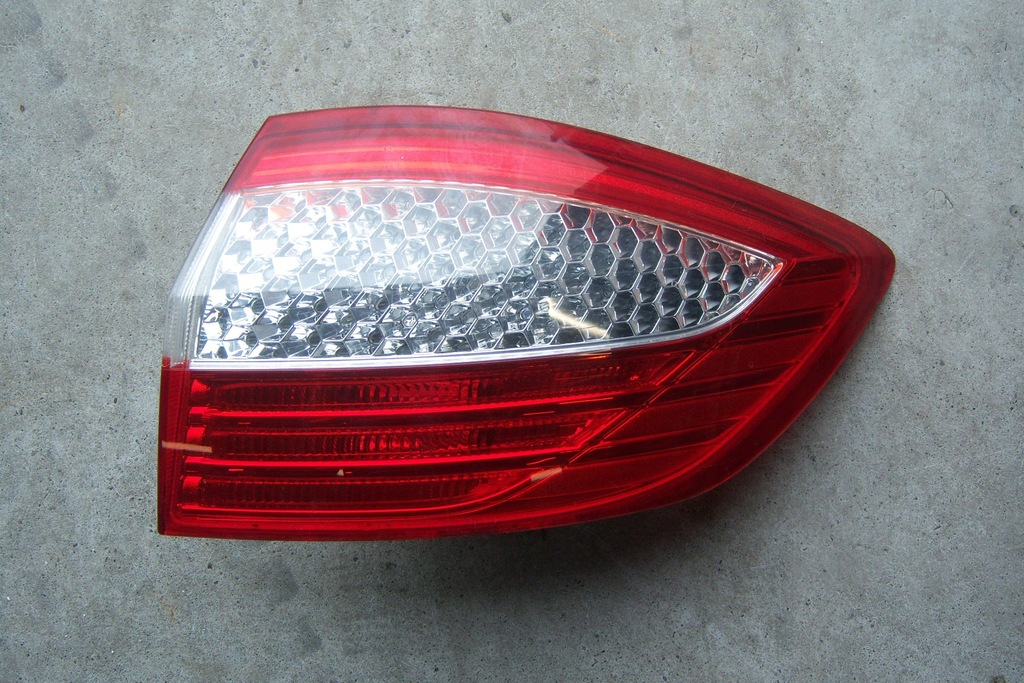 фото №1, Mondeo mk4 kombi лампа правый задняя w крыло