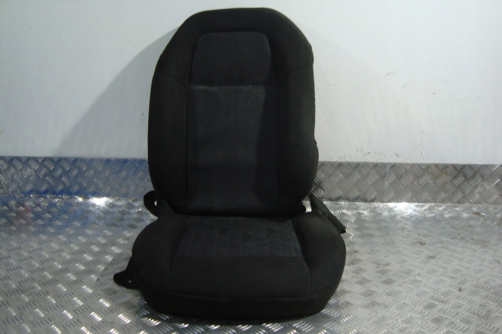 Купити Сидіння обшивка лівий перед citroen c-elysee ii 12- poznań