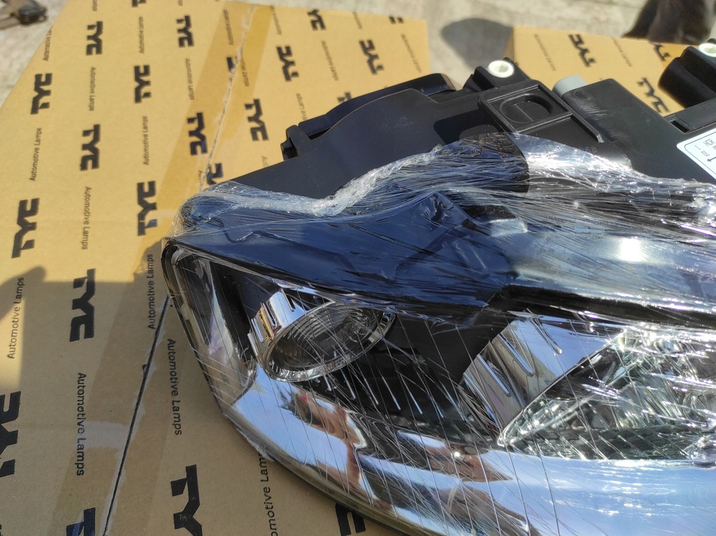 фото №7, Лампа перед правая audi a4 b6 h7+h7+py21w+w5w