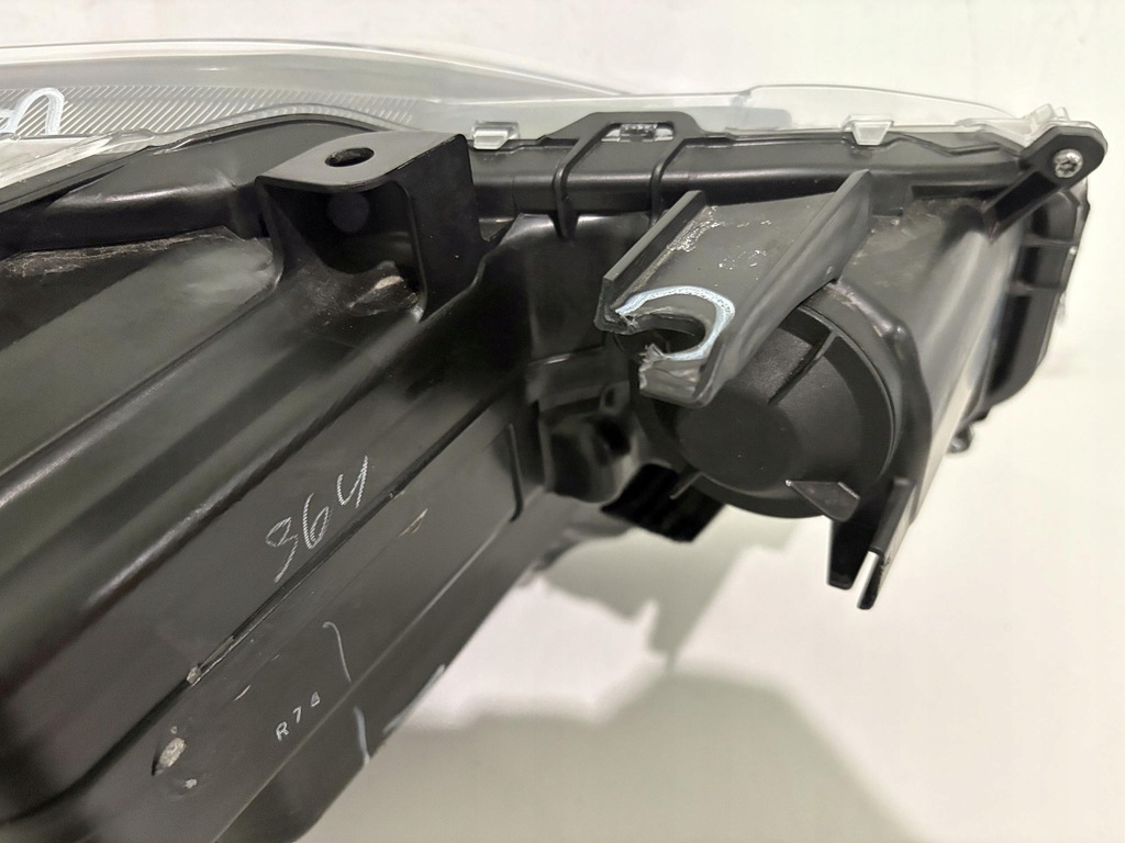 фото №10, Toyota yaris cross лампа левый перед full led koito 0d-312