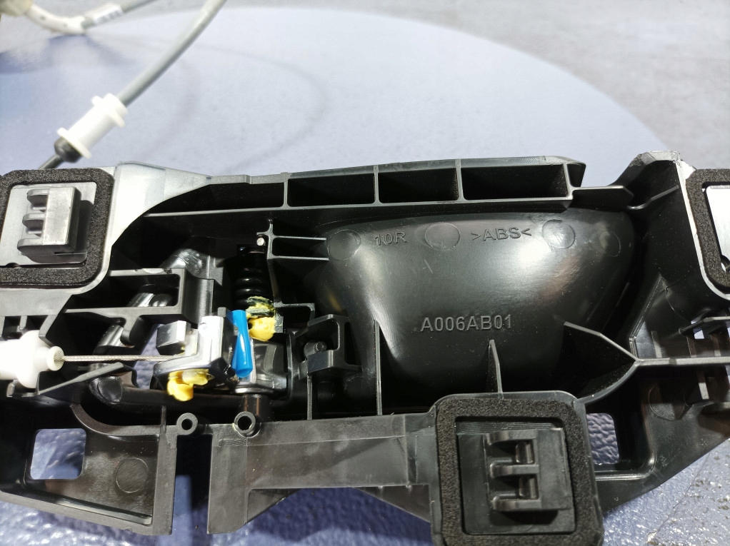 Peugeot 208 ii замок дверь задний  правый 6 pin 444128 в Украине