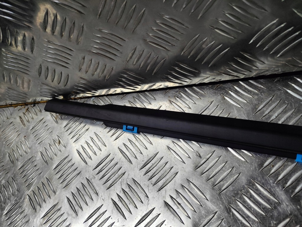 фото №4, Kia stinger прокладка дверь левая задняя накладка