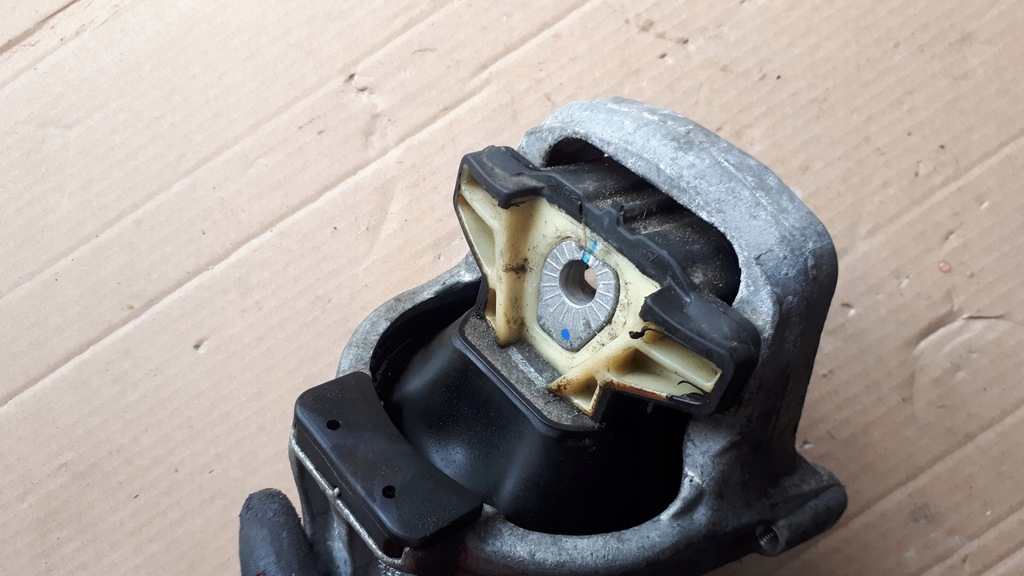 фото №6, A4 b9 8w подушка двигуна 2.0 tfsi 8w0199371cr a5