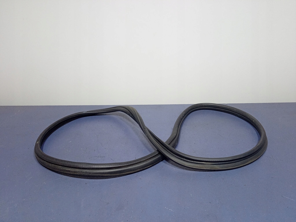 фото №1, Volvo s60 i прокладка крышки багажника