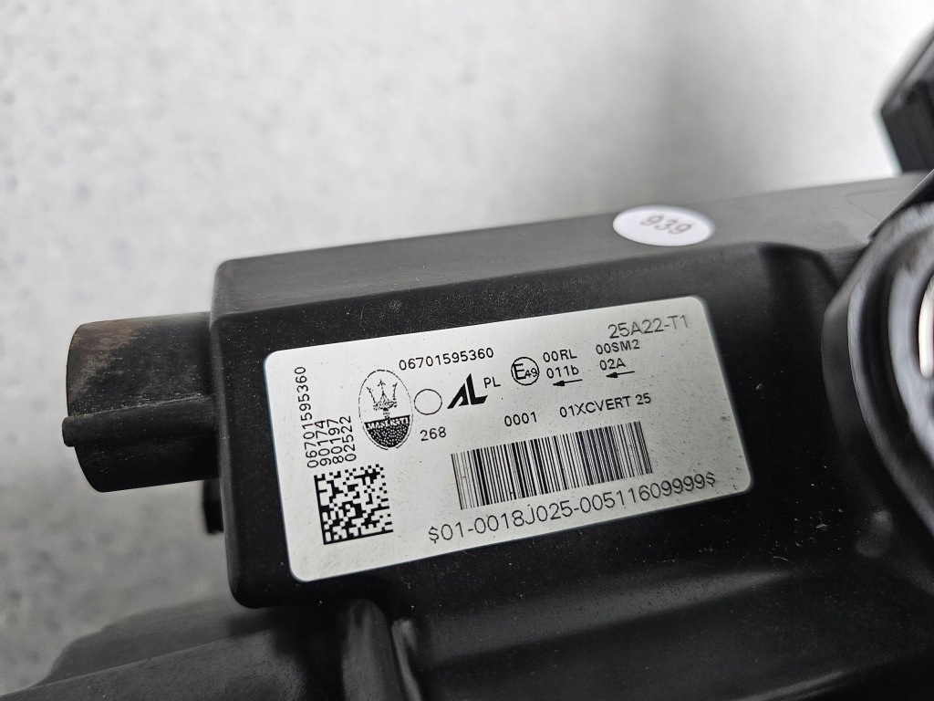 Maserati levante рестайлинг  лампа full led правая европа 06701595360 Недорого