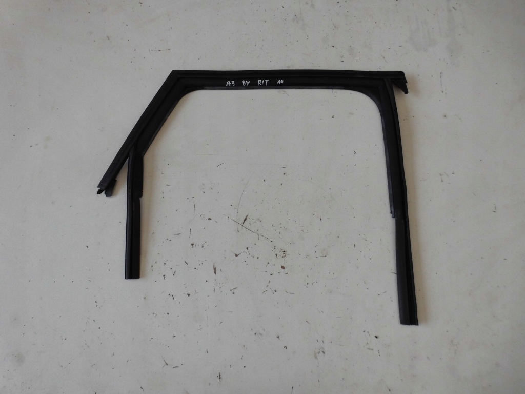 фото №1, Прокладка дверь audi a3 8v sportback правая задняя