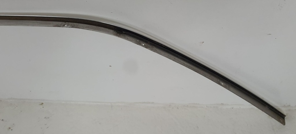 Молдинг кузовна права хром mercedes w126 Оригінал