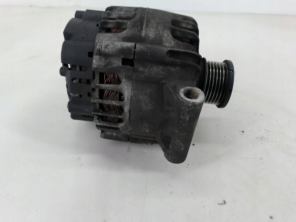 Генератор peugeot 207 cc v757651380-01 2605106a tg12c059 208013829 с Разборки