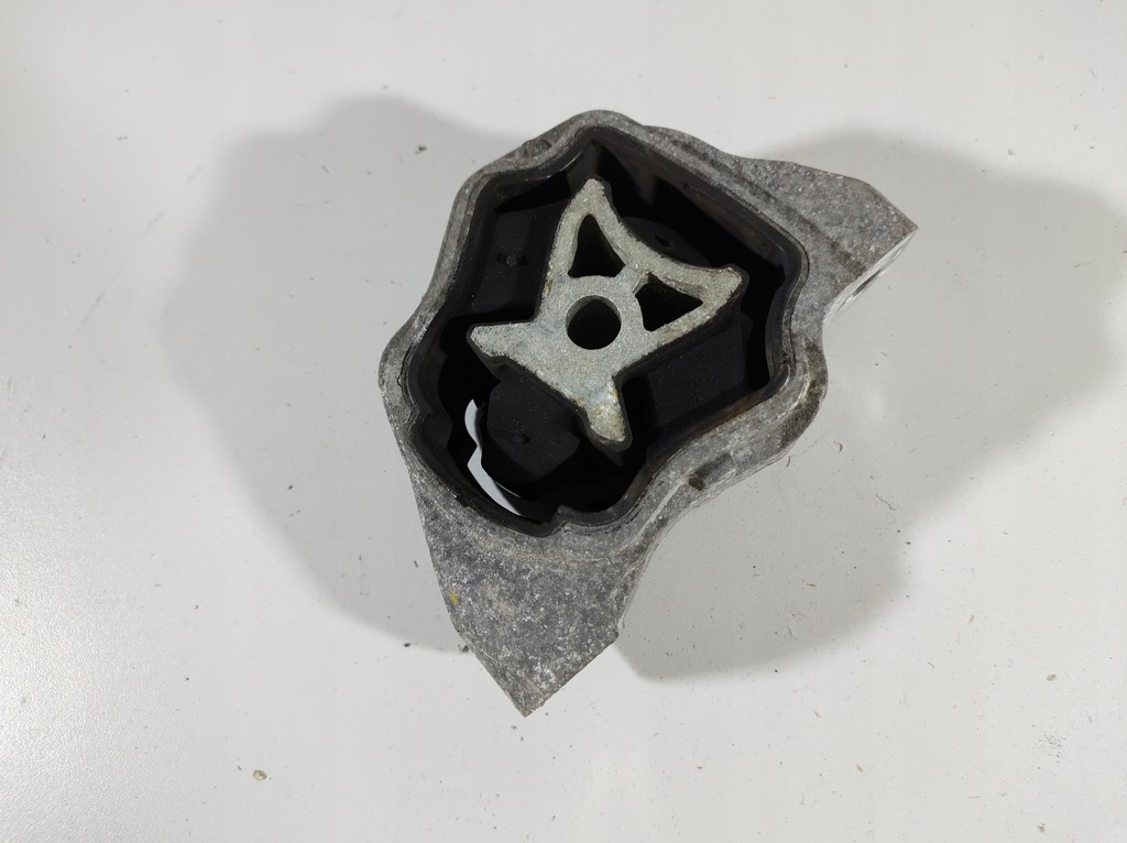 фото №7, Volvo v60 13r- подушка коробки передач