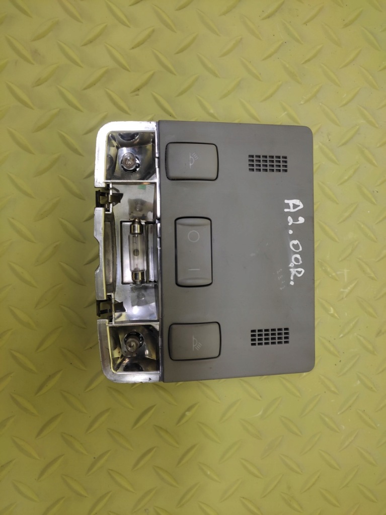 фото №1, Audi a2 лампа освещение кабины 8z0947111