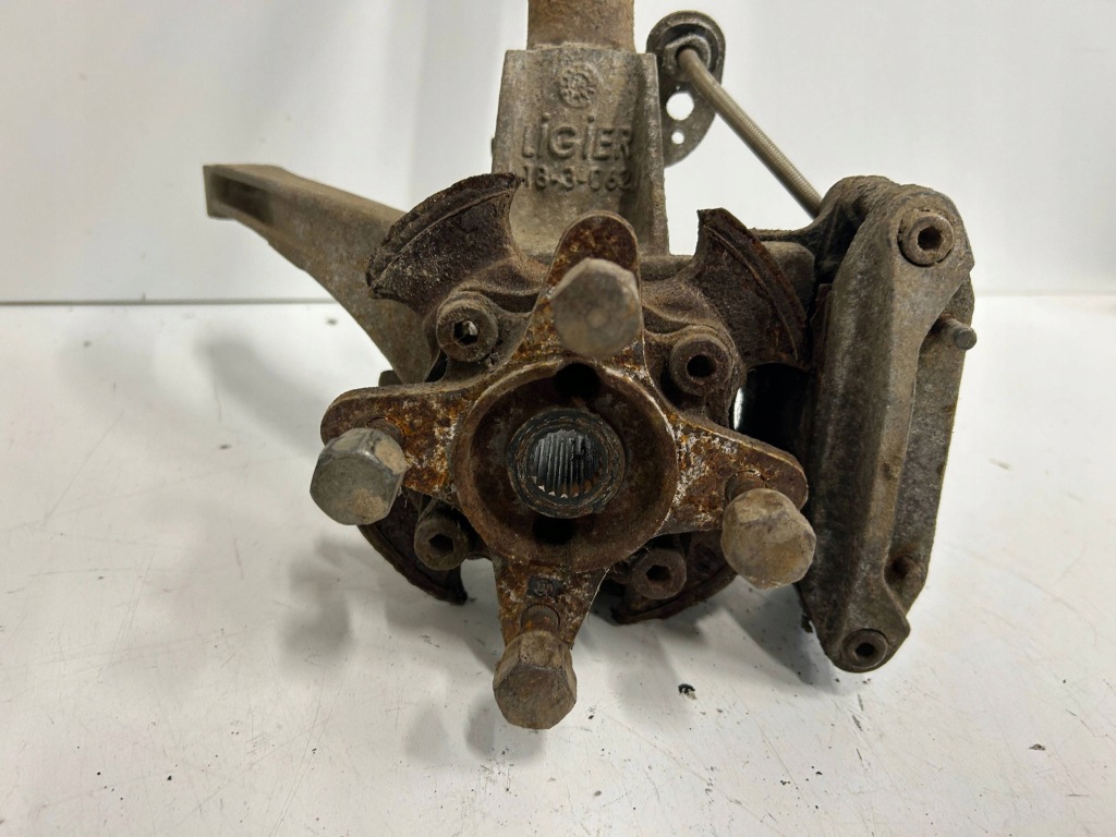 Поворотный кулак амортизатор перед сторона правый  ligier x-too в Украине