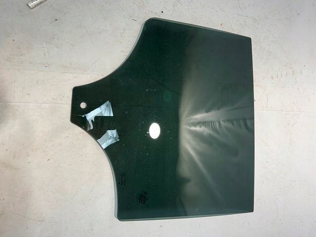 фото №1, Mercedes h247 gla стекло дверь правый задняя тонированная 20-