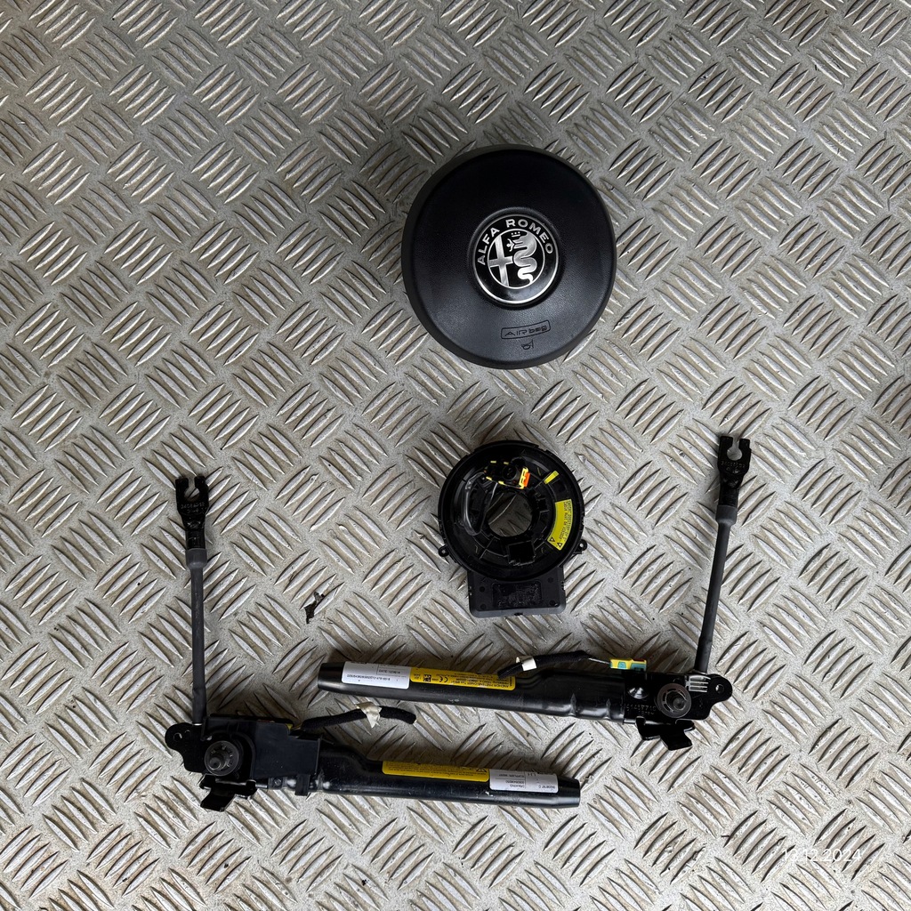 фото №3, Приборная панель комплектная подушка безопасности консоль ремни приборная панель alfa romeo stelvio 2018 rok