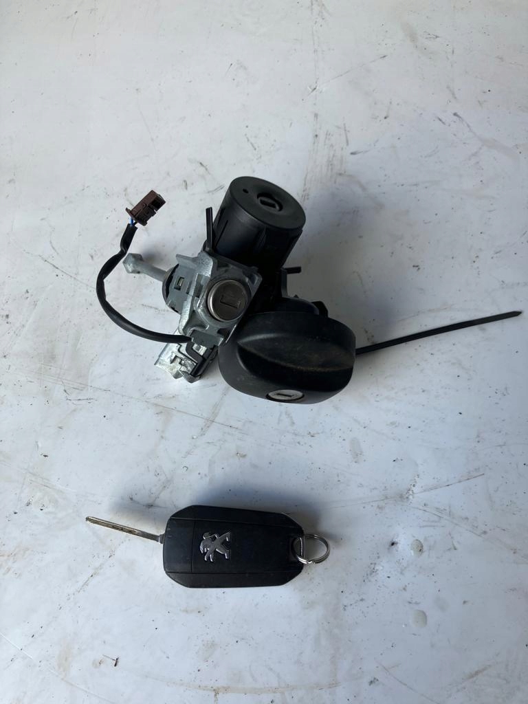 фото №1, Замок зажигания ключ вкладка peugeot 208 96762547