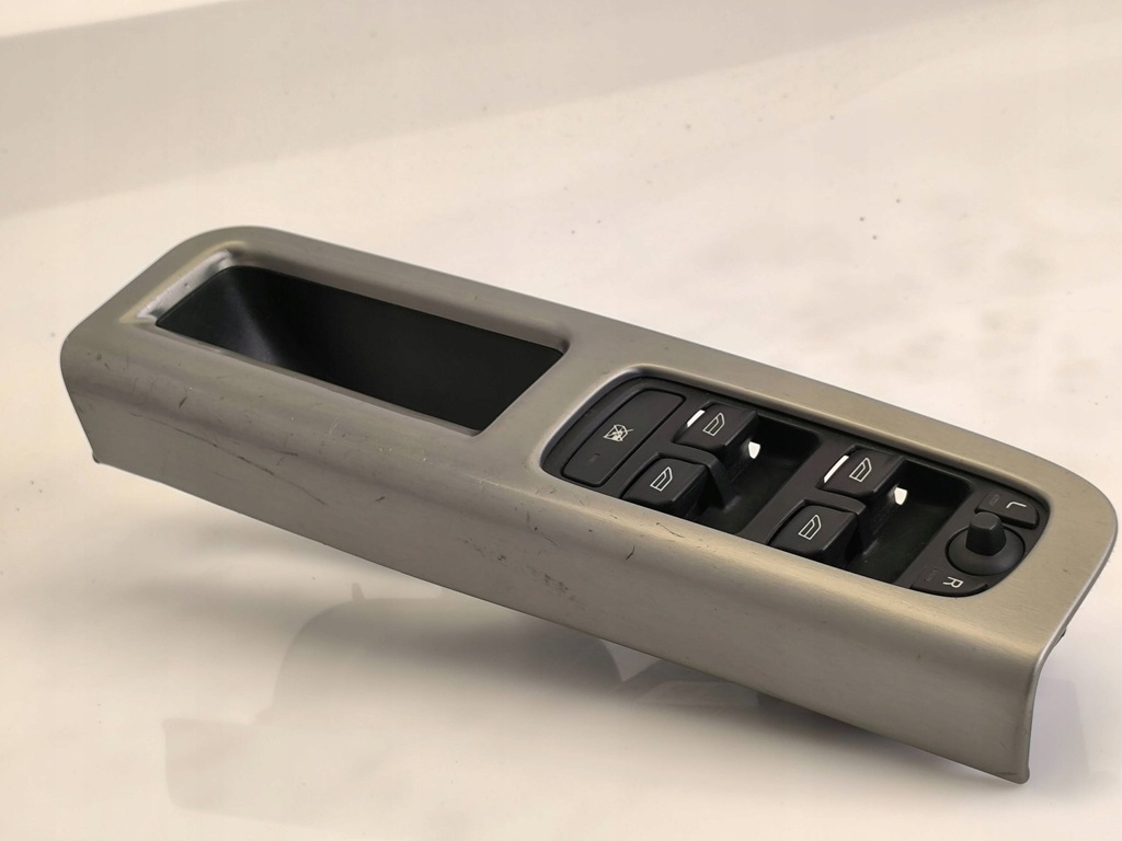 фото №1, Volvo v50 2010 кнопки окон