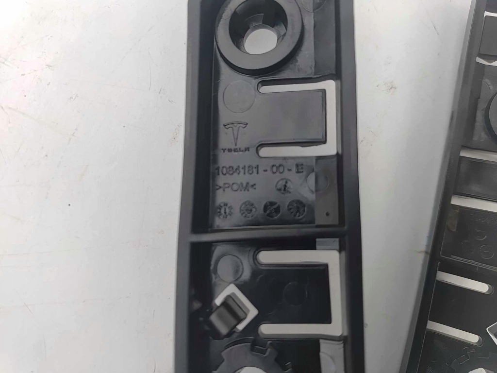 Tesla model 3 направляющая кронштейн бампера крыла правое левая nowa оригинальный номер 3708 в Украине