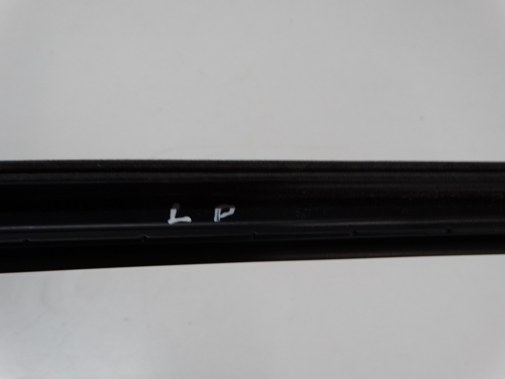 фото №6, Молдинг ущільнювач лівий перед renault laguna iii