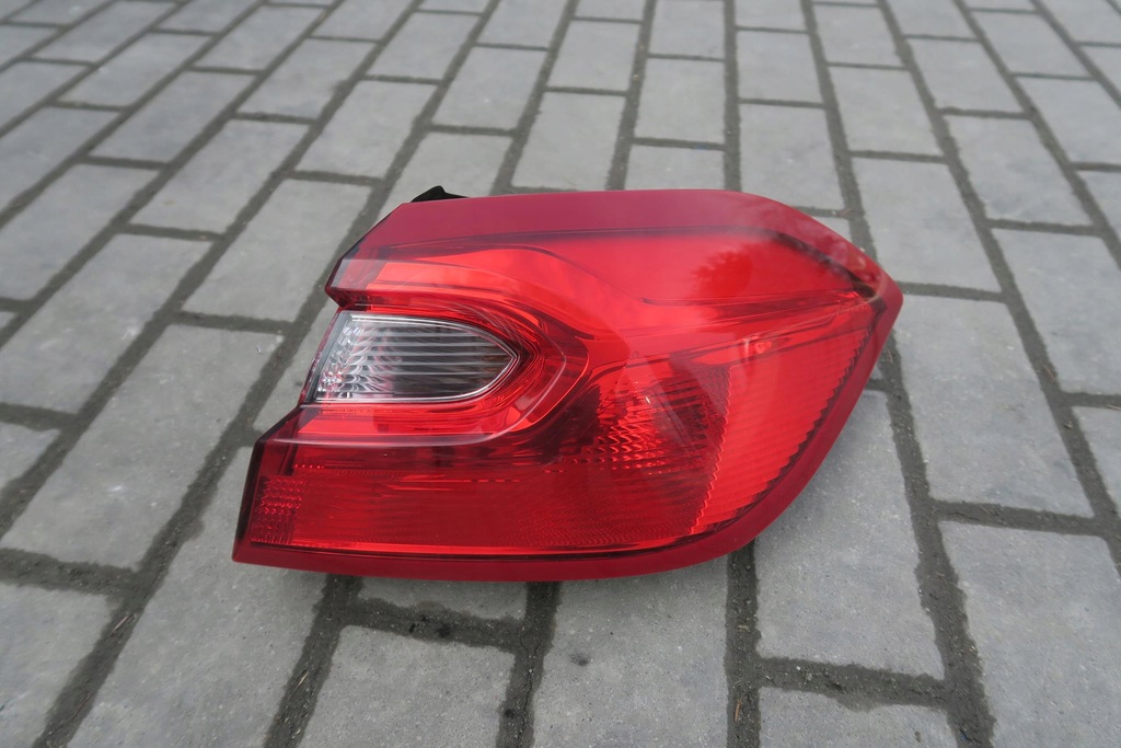 фото №1, Ford fiesta mk8 лампа задня задня права звичайна !!