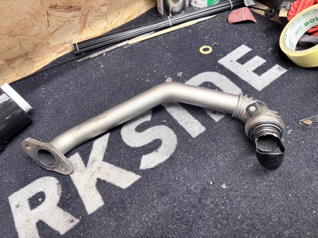 фото №5, Volvo xc60 i 2.0 d двигатель d4204t5 труба шланг egr оригинал europa