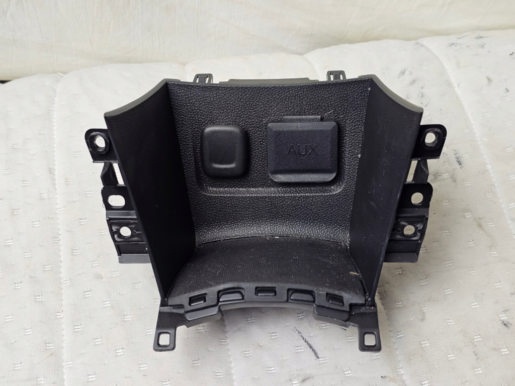 фото №1, Захист прикурювач роз'єм вхід port usb opel mokka a 95080702