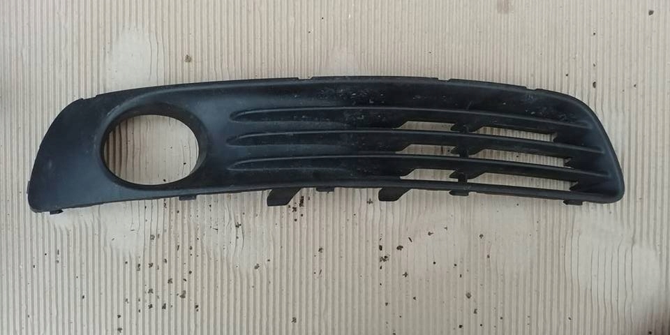 фото №1, Заглушка противотуманной фары правая subaru legacy 2004-2006