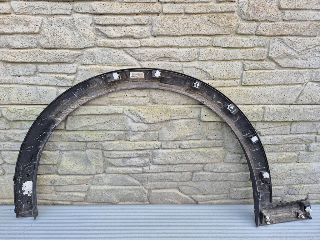 фото №8, Ford mustang mach-e 20- молдинг крыла передний правого md84414250