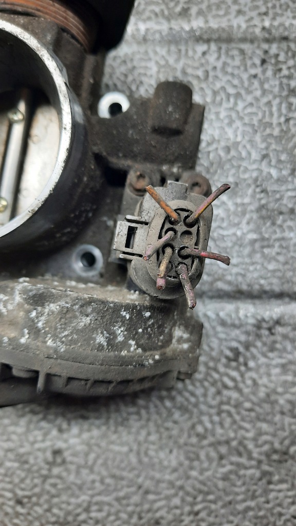 фото №7, Дроссельная заслонка skoda octavia i 99r 1.8b 06a133063