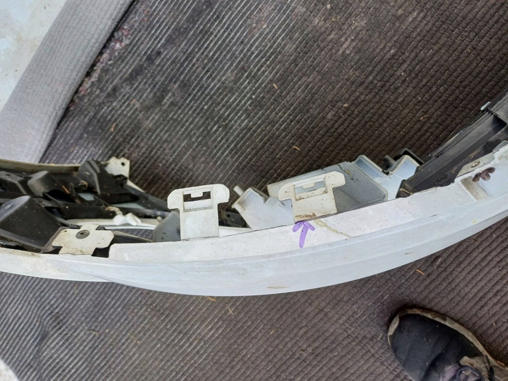 Бампер перед передний renault megane 3 3 рестайлинг  13-16 белый Киев