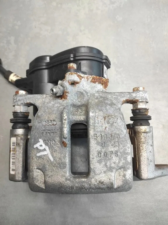 фото №1, Audi a5 8t суппорт правый задняя 32347485