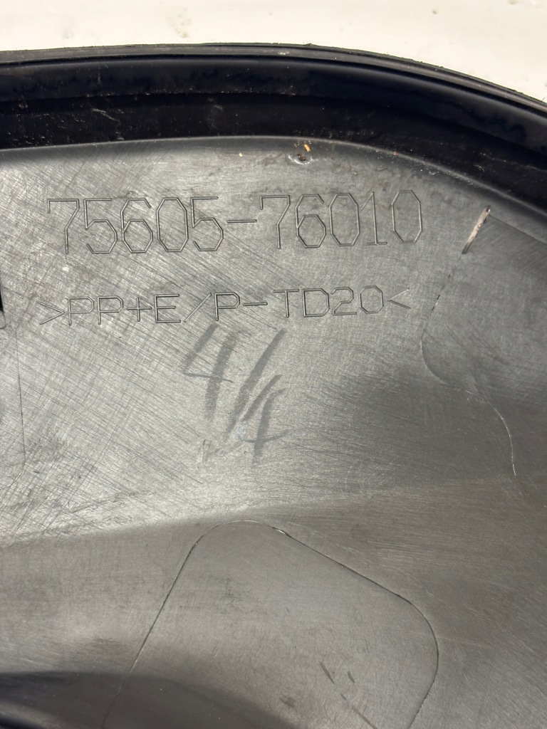 фото №13, Lexus ux правая молдинг крыла задняя 75605-76010