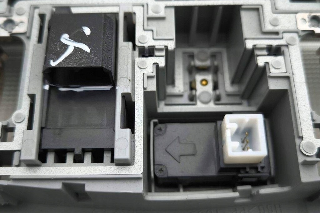 фото №11, Освітлення внутрішнє mitsubishi outlander ii cw_w 8640a501 2.3l дизель