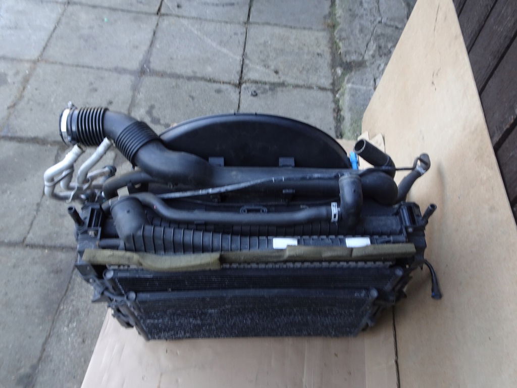 фото №8, Land rover discovery iv 3.0 tdv6 комплект радиатор