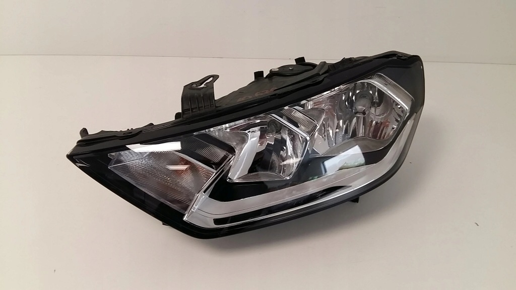 фото №1, Audi a1 82a лампа левая передняя перед новый model