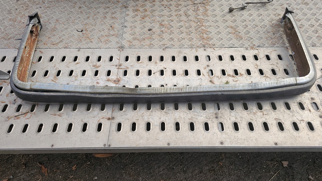 Купити Бампер задній хром bmw e30 вузька лампа