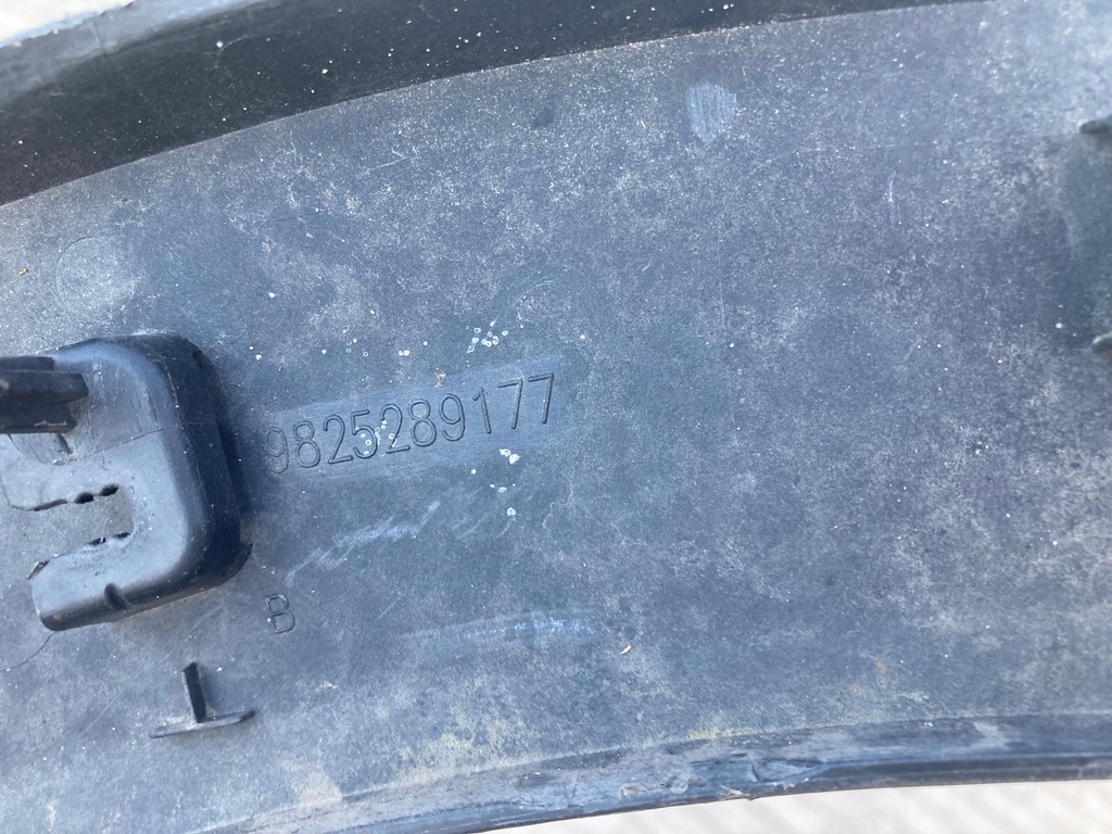фото №9, Peugeot 3008 ii накладка молдинг крила правий задня 9825289177