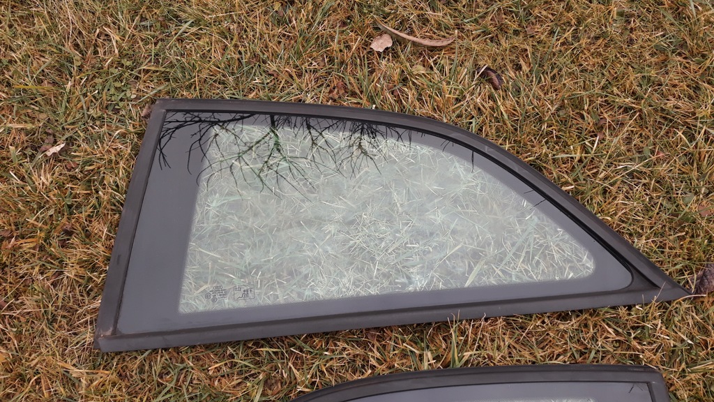 фото №1, Стекло левая кузовная audi a1 3d