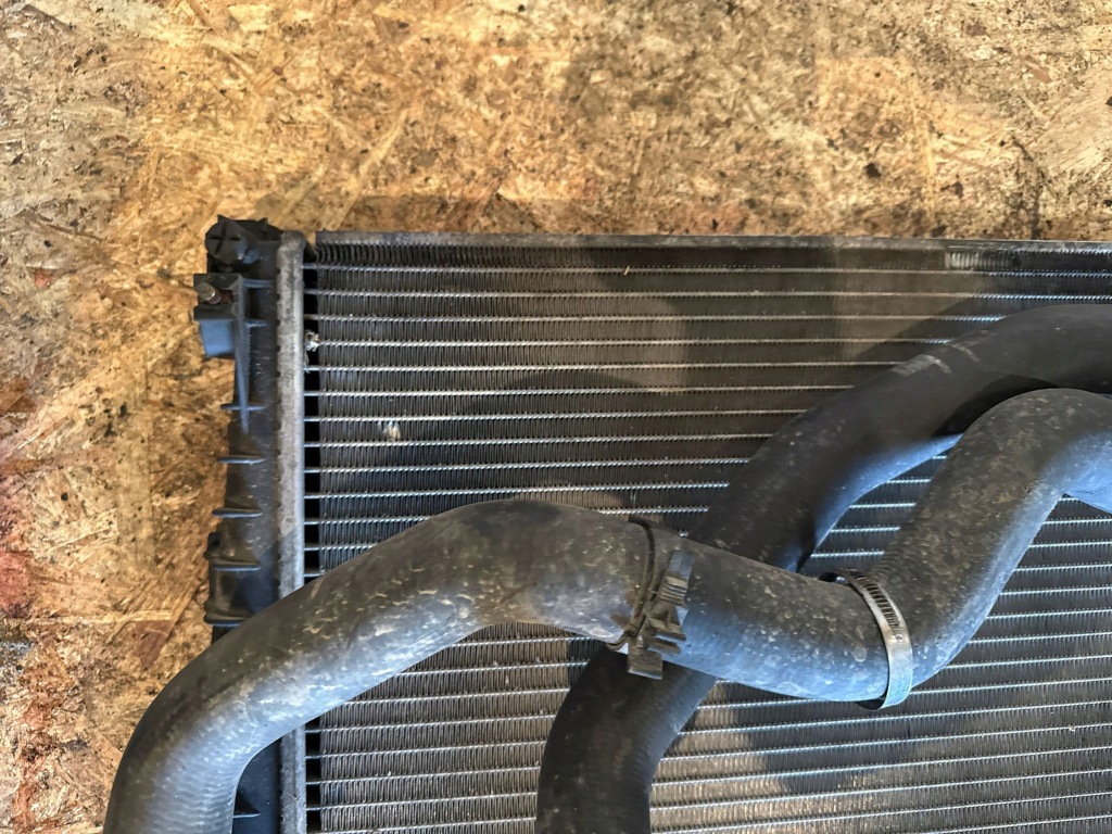 Alfa romeo 159 2007 с передний радиатор в Украине