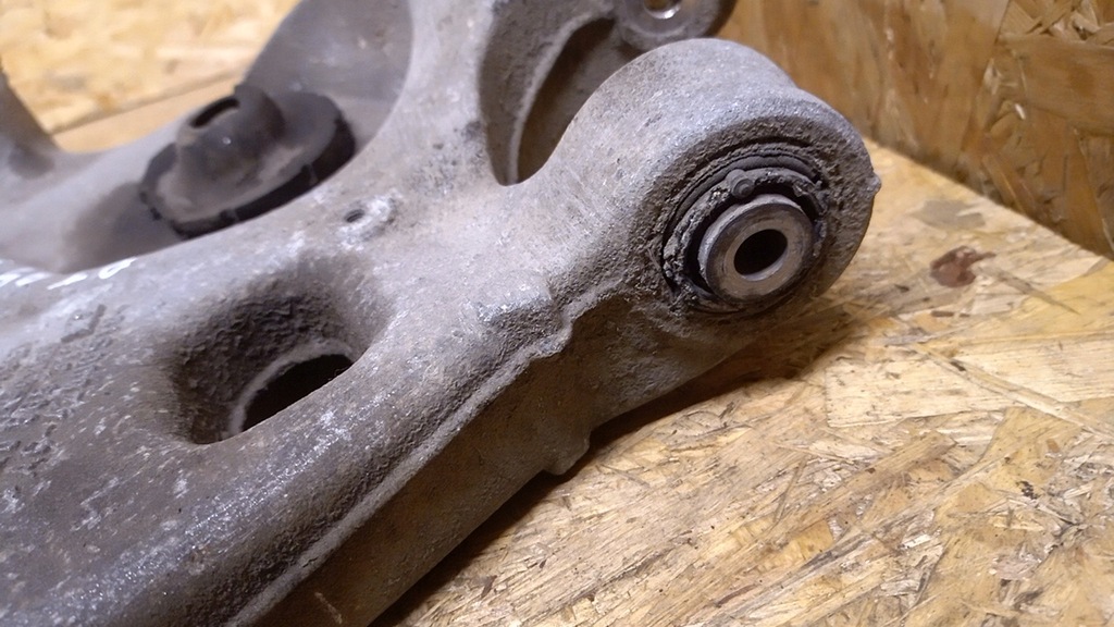 фото №9, Audi a4 b6 2.5 v6 tdi cabrio рычаг задняя