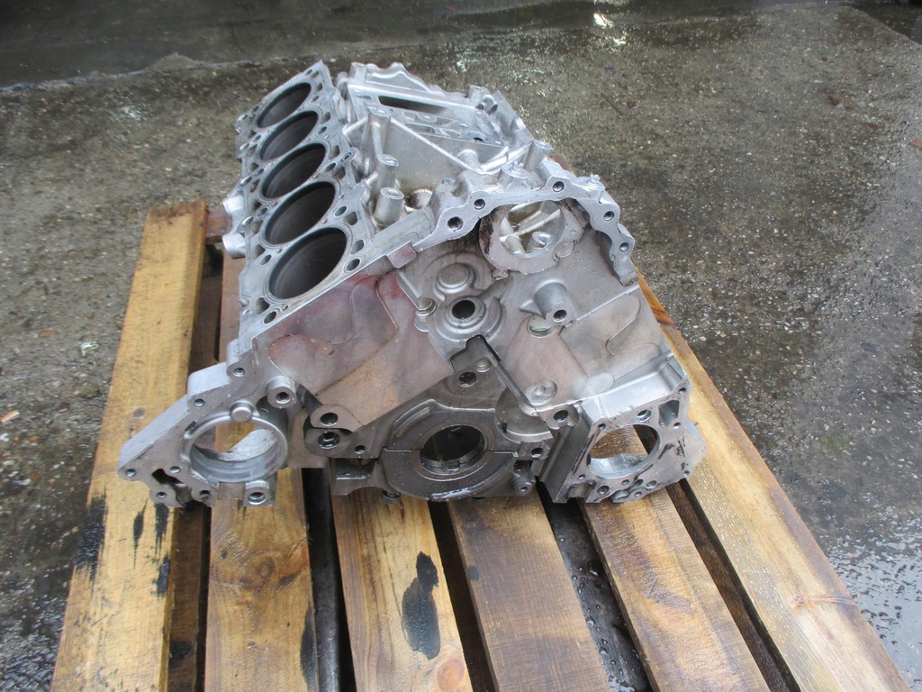 фото №10, Vw touareg 7l 5.0 tdi ayh блок двигуна голий