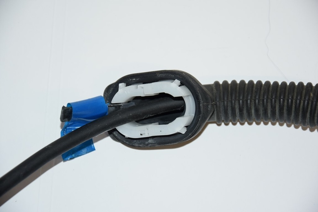 фото №4, Mazda 6 kombi 12-18 шланг распылителя стекло задняя