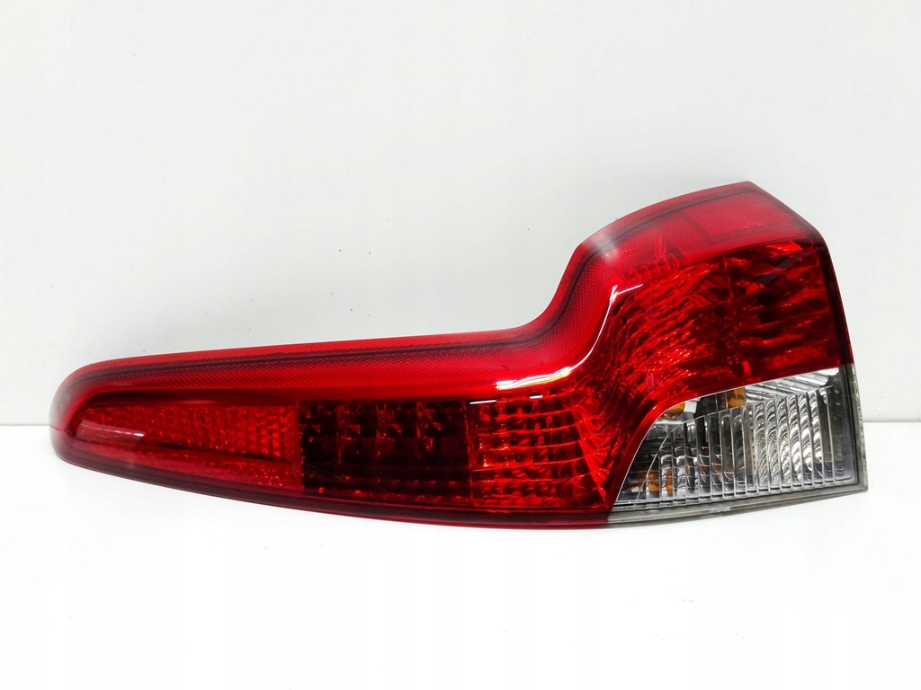 фото №1, Volvo v50 lift kombi - лампа правый задняя