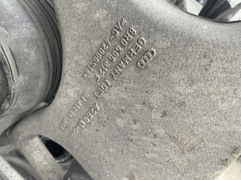 фото №11, Macan 95b поворотный кулак правая задняя 8r0505436c