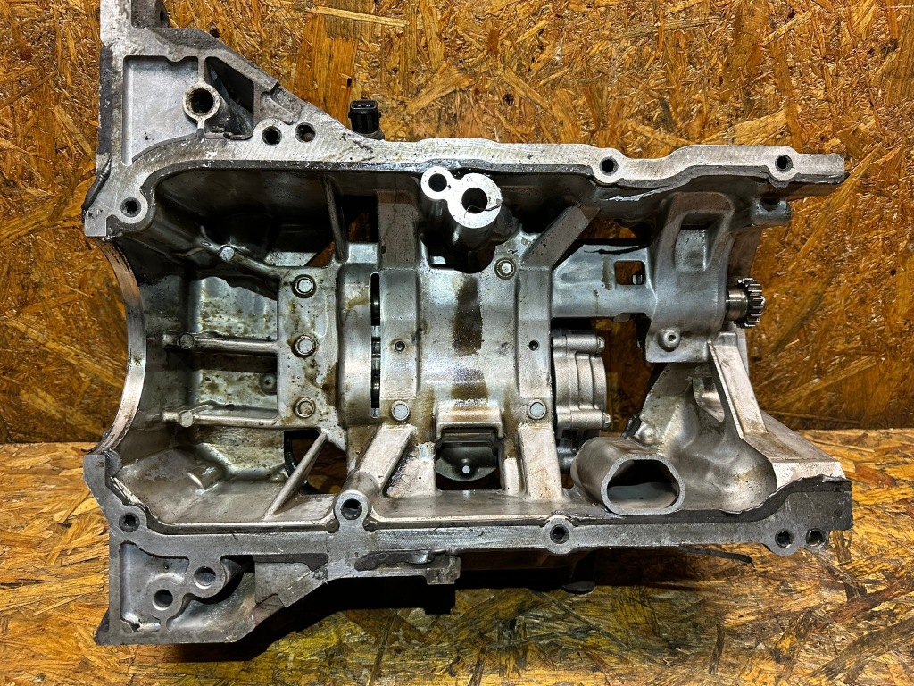 Піддон насос оливи масляна renault nissan mr20 2.0 16v в Україні