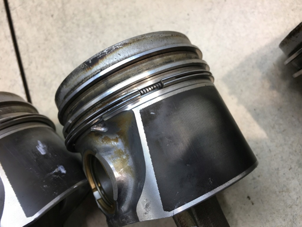 Поршень шатун passat b5 fl 1.9 tdi 79l59 Зі Шроту