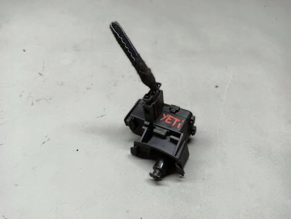 фото №1, Привод крышка заливной топлива skoda yeti 5l