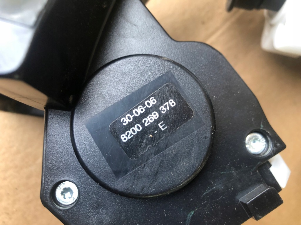 фото №4, Кронштейн колеса запасного renault clio iii 05-09 8200269378